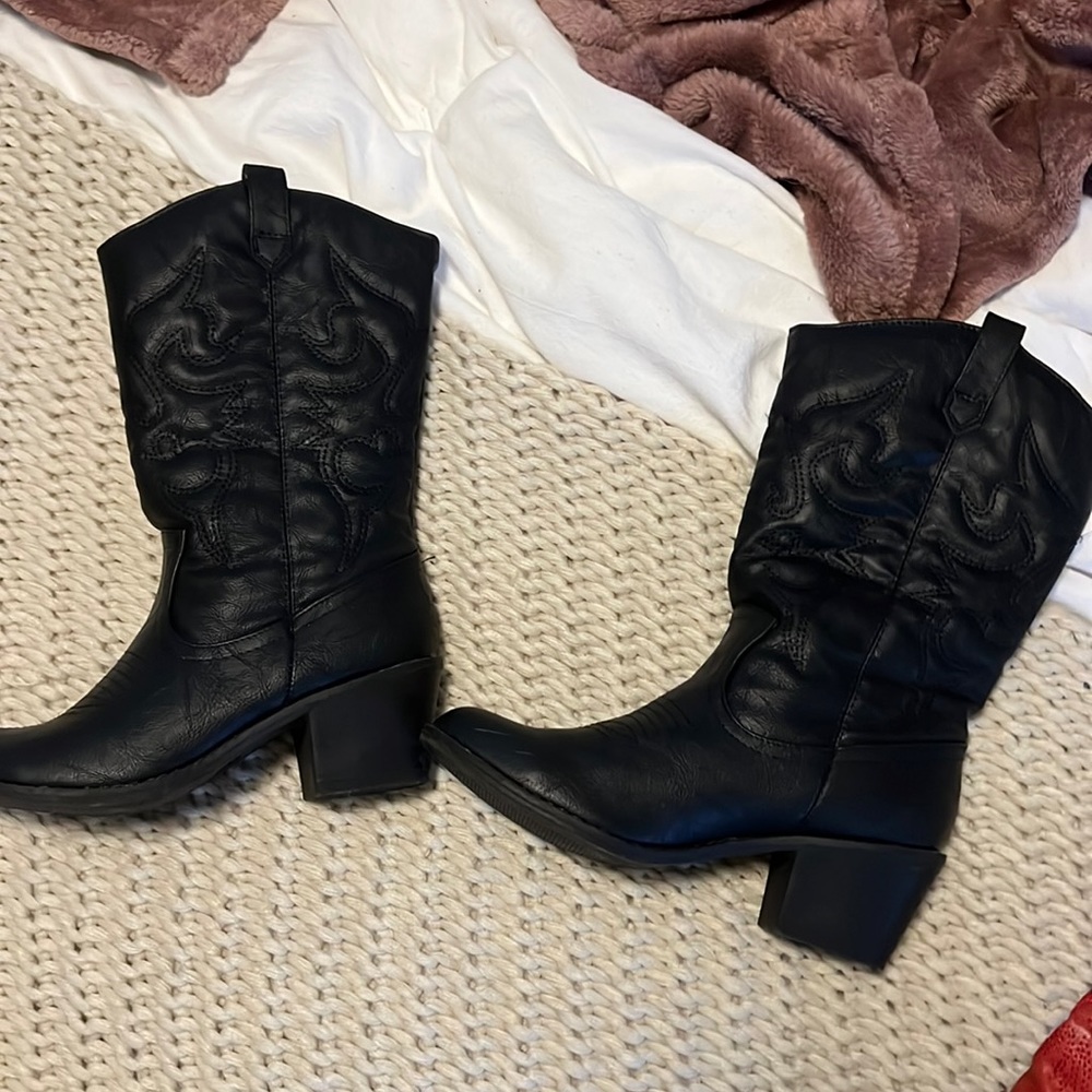Black cowboy boots worn once